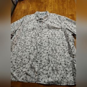 Perry Ellis size 4 extra large tall short sleeve button down black& white shirt